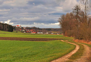 10. Januar. Schnefreies Mindeltal - mit Blick auf den Burtenbacher Ortsteil Kemnat.Kemnat